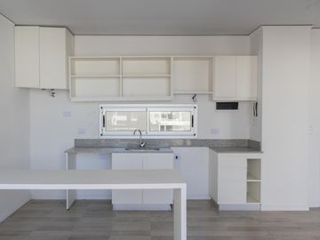 Muy Luminoso 2 Ambientes!! Piso 8vo Al frente!! A ESTRENAR!!