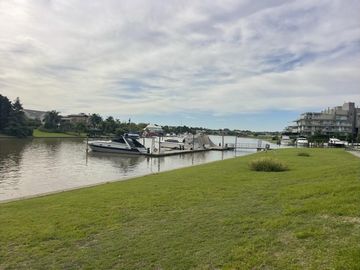 Departamento en alquiler con amarra en Ribera.  Marinas del canal. Nordelta