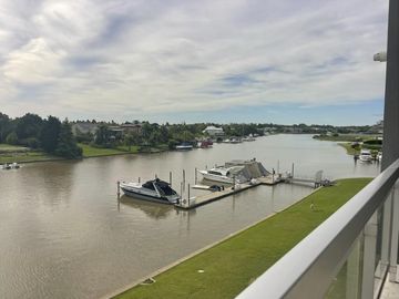 Departamento en alquiler con amarra en Ribera.  Marinas del canal. Nordelta