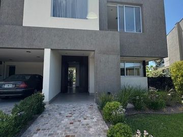 Casa en  Venta en Barrio Privado Palmares Valley - Luján de Cuyo - Mendoza