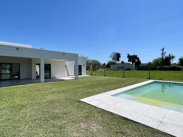 Casa A Estrenar en San Matias en Venta con Piscina