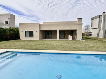 Casa en venta en San Matías  área 4