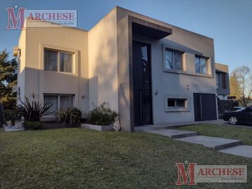 Casa 4 ambientes en venta en Barrio Privado de Ituzaingo