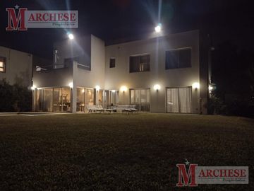 Casa 4 ambientes en venta en Barrio Privado de Ituzaingo