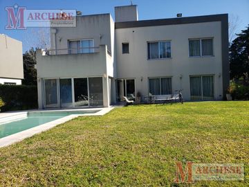 Casa 4 ambientes en venta en Barrio Privado de Ituzaingo