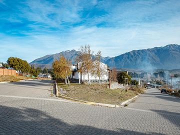 CASA 6 AMBIENTES - BARRIO RESIDENCIAL - EN ESQUINA - EPUYEN - CHUBUT
