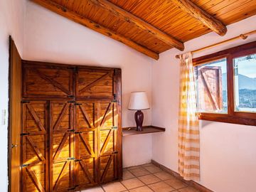 CASA 6 AMBIENTES - BARRIO RESIDENCIAL - EN ESQUINA - EPUYEN - CHUBUT