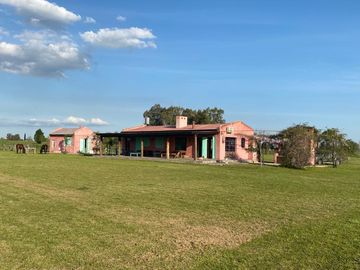 EXCELENTE CASA SOBRE CHACRA DE 5 Has en el Chaja