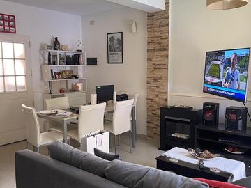 Impecable duplex de 3 ambientes con cochera y patio en Temperley