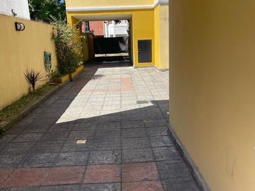 Impecable duplex de 3 ambientes con cochera y patio en Temperley