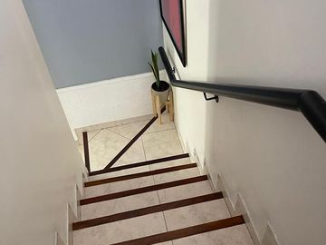 Impecable duplex de 3 ambientes con cochera y patio en Temperley