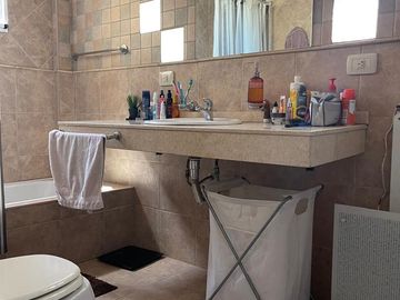 Impecable duplex de 3 ambientes con cochera y patio en Temperley