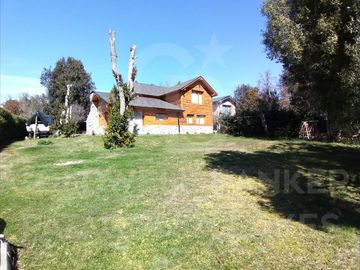 VENTA Casa Ph 5 amb 170 m2  lote 1000 m2 Rio Minero y Rio Malleo Bº Tres Cerros Villa la Angostura