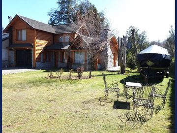 VENTA Casa Ph 5 amb 170 m2  lote 1000 m2 Rio Minero y Rio Malleo Bº Tres Cerros Villa la Angostura