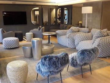 Extraordinario departamento con pileta y dos cocheras en Barrio Parque