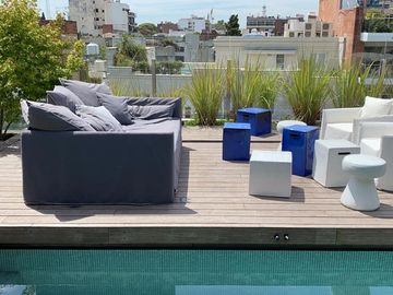 Extraordinario departamento con pileta y dos cocheras en Barrio Parque
