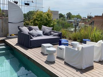 Extraordinario departamento con pileta y dos cocheras en Barrio Parque