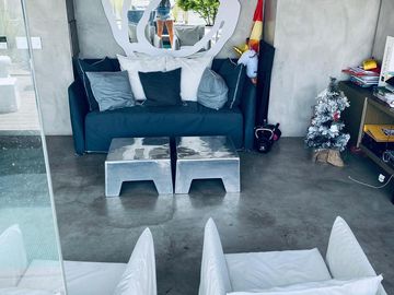 Extraordinario departamento con pileta y dos cocheras en Barrio Parque