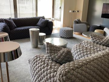 Extraordinario departamento con pileta y dos cocheras en Barrio Parque