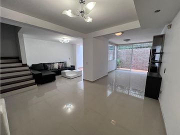 CASA EN VENTA EL INGENIO CJTO CERRADO ⬆2 NIVELES 156M2 🛌4🚽3 🚘2P