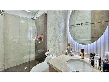 SE VENDE CASA DE DOS NIVELES CON JACUZZI EN EL CASTILLO JAMUNDI