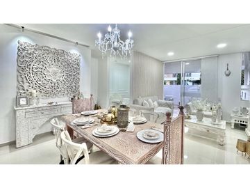 SE VENDE CASA DE DOS NIVELES CON JACUZZI EN EL CASTILLO JAMUNDI