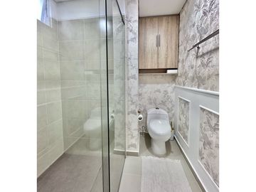 SE VENDE CASA DE DOS NIVELES CON JACUZZI EN EL CASTILLO JAMUNDI