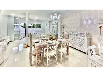 SE VENDE CASA DE DOS NIVELES CON JACUZZI EN EL CASTILLO JAMUNDI