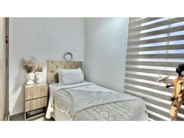 SE VENDE CASA DE DOS NIVELES CON JACUZZI EN EL CASTILLO JAMUNDI