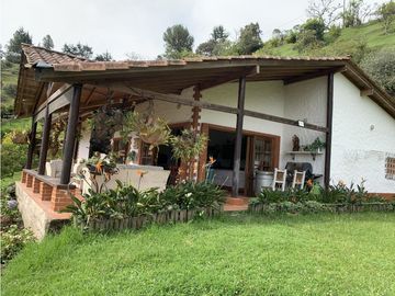 Venta de Finca en El Retiro, Antioquia | Con caballerizas