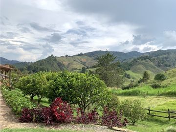 Venta de Finca en El Retiro, Antioquia | Con caballerizas