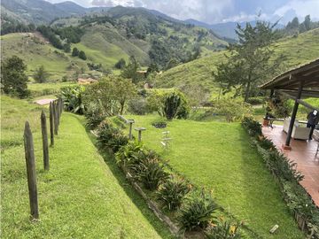 Venta de Finca en El Retiro, Antioquia | Con caballerizas