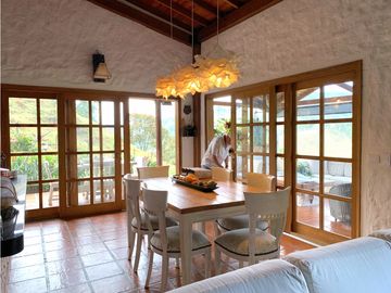 Venta de Finca en El Retiro, Antioquia | Con caballerizas
