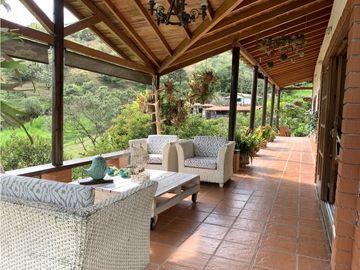 Venta de Finca en El Retiro, Antioquia | Con caballerizas