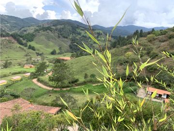 Venta de Finca en El Retiro, Antioquia | Con caballerizas