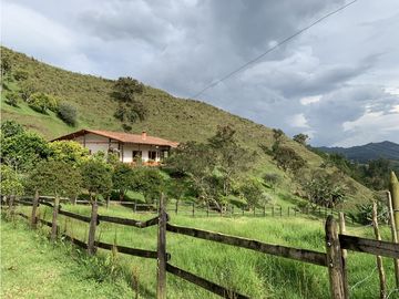 Venta de Finca en El Retiro, Antioquia | Con caballerizas
