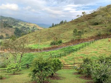 Venta de Finca en El Retiro, Antioquia | Con caballerizas