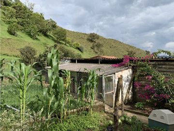 Venta de Finca en El Retiro, Antioquia | Con caballerizas