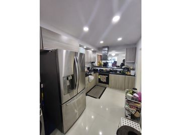 Venta de casa esquinera en conjunto cerrado-NLl