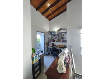 Venta de casa esquinera en conjunto cerrado-NLl