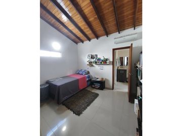 Venta de casa esquinera en conjunto cerrado-NLl