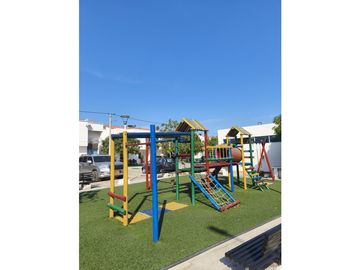 Venta de casa esquinera en conjunto cerrado-NLl