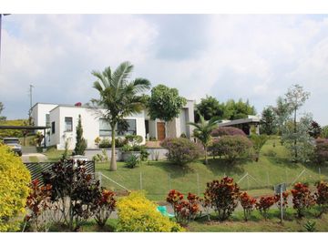Casa campestre en condominio para la venta en la Via Armenia, Pereira