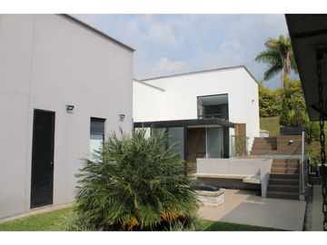Casa campestre en condominio para la venta en la Via Armenia, Pereira