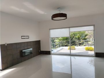 EXCLUSIVA RESIDENCIA EN PRADO LARGO, CON BUENOS ACABADOS