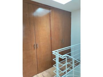 EXCLUSIVA RESIDENCIA EN PRADO LARGO, CON BUENOS ACABADOS