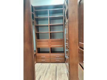 EXCLUSIVA RESIDENCIA EN PRADO LARGO, CON BUENOS ACABADOS