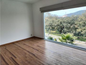 EXCLUSIVA RESIDENCIA EN PRADO LARGO, CON BUENOS ACABADOS