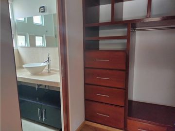 EXCLUSIVA RESIDENCIA EN PRADO LARGO, CON BUENOS ACABADOS