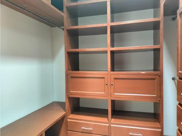 EXCLUSIVA RESIDENCIA EN PRADO LARGO, CON BUENOS ACABADOS